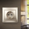 Розетка Intro Plano 1-202-04 с заземлением 2P+E Schuko, 16А-250В, IP20, СУ, шампань