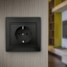 Розетка Intro Plano 1-202-05 с заземлением 2P+E Schuko, 16А-250В, IP20, СУ, антрацит