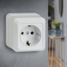 2-202-01 Intro Розетка 2P+E Schuko, 16А-250В, IP20, ОУ, Quadro, белый